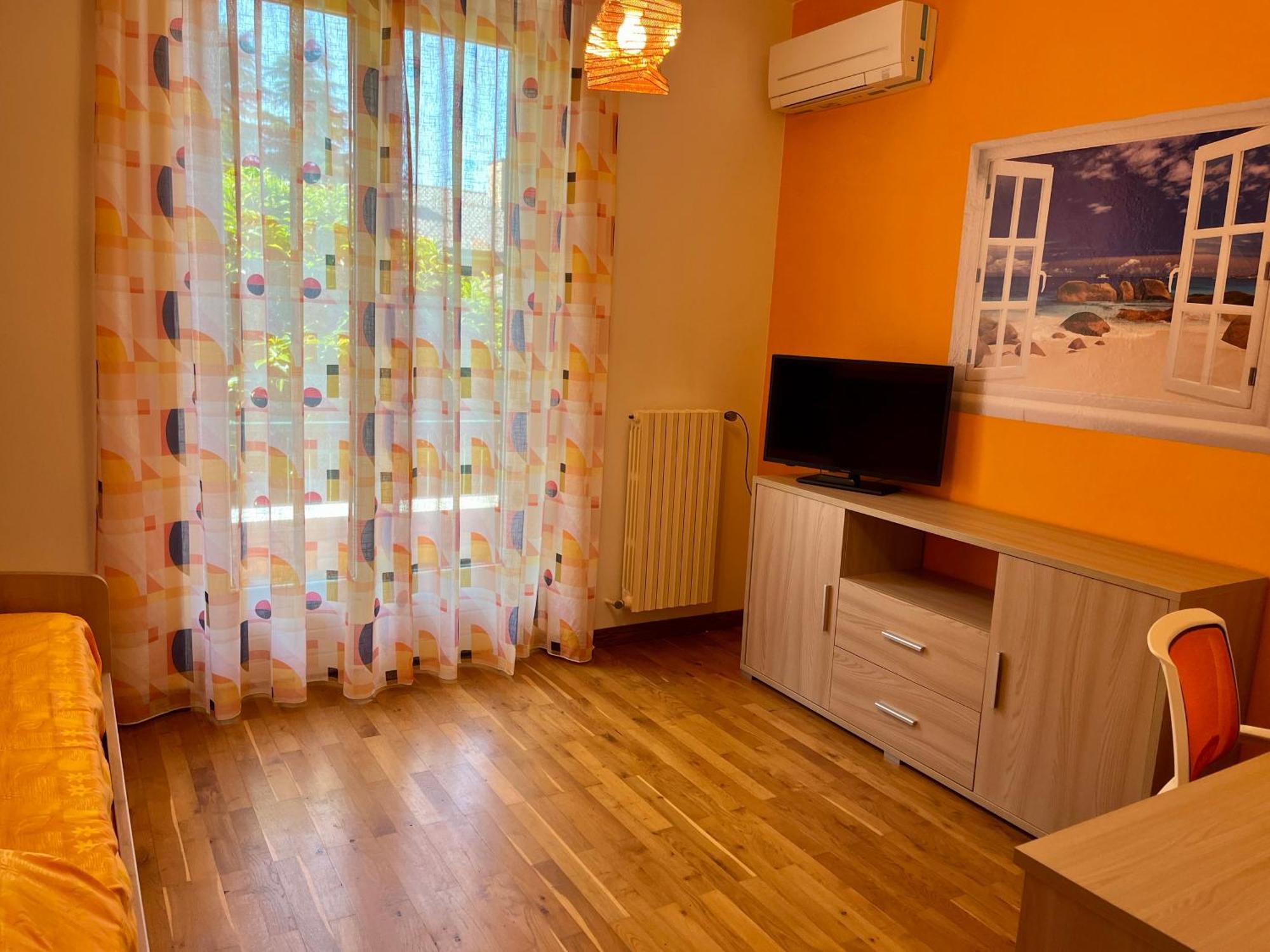 Lukas Home Con Il Cuore Appartamento 3 Camere Al Piano Terra E Appartamento 1 Camera In Taverna Мероне Экстерьер фото